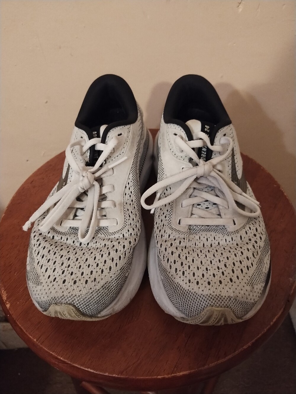 Brooks Adrenaline GTS 24 Womens 7.5 Medium Running Shoes White Black 1204261B126